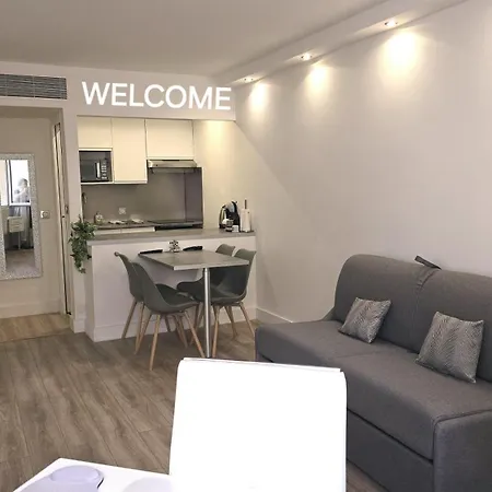 Prestige Paris-la Defense Terrasse * Courbevoie