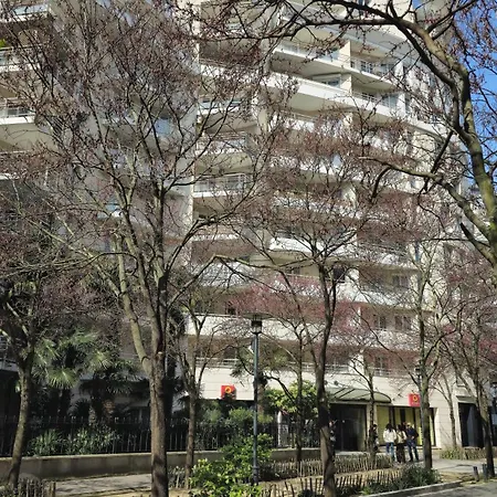 Prestige Paris-la Defense Terrasse * Courbevoie